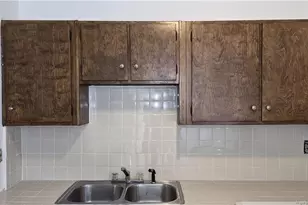 909 Rochester Dr, Fayetteville, NC 28305 - Photo 9