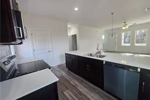 164 Jenkins St, Dunn, NC 28334 - Photo 5