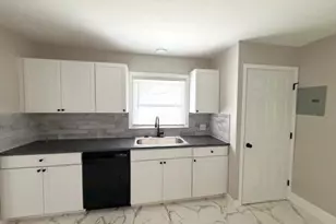 909 Sandalwood Dr, Fayetteville, NC 28304 - Photo 11