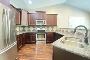 181 Fairfax Dr, Sanford, NC 27332 - Photo 3