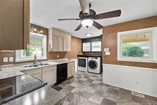 1208 Wentworth Pl, Fayetteville, NC 28304 - Photo 11