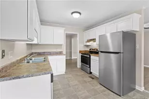 2109 Hollyridge Pl, Fayetteville, NC 28304 - Photo 13