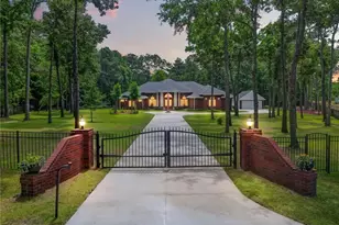 2204 Honey Ln, Hope Mills, NC 28348 - Photo 1