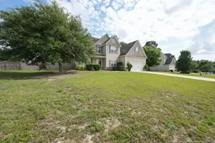 401 Brownstone Dr, Raeford, NC 28376 - Photo 3