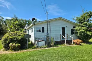 608 Old Whiteville Rd, Lumberton, NC 28358 - Photo 3