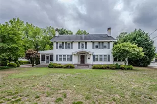 212 E 3rd Ave, Red Springs, NC 28377 - Photo 1
