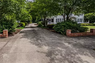 212 E 3rd Ave, Red Springs, NC 28377 - Photo 3