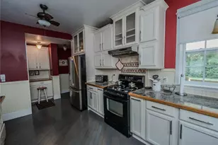 212 E 3rd Ave, Red Springs, NC 28377 - Photo 11
