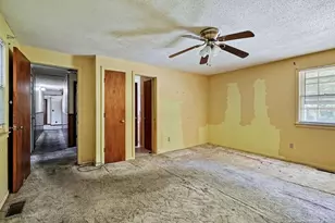 708 Bullard St, Roseboro, NC 28382 - Photo 19