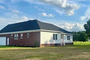 18 Floral Springs Rd, Lumberton, NC 28360 - Photo 3