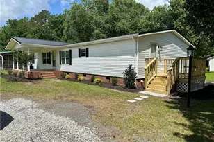 142 Phillips Dr, Lumberton, NC 28358 - Photo 3