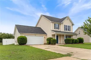 1073 Fairfield Cir, Raeford, NC 28376 - Photo 3