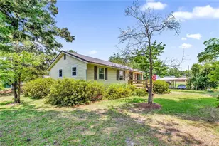 219 E Clinton St, Autryville, NC 28318 - Photo 3
