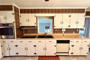 105 Fuller Ave, Lumberton, NC 28358 - Photo 9