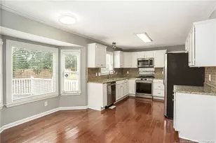 2119 Hollyridge Pl, Fayetteville, NC 28304 - Photo 9