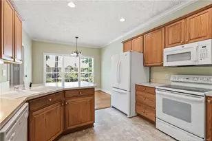1102 Laurel Oak Ln, Lumberton, NC 28358 - Photo 17