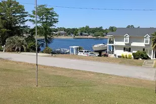 3647 Lakeshore Dr, Hope Mills, NC 28348 - Photo 3