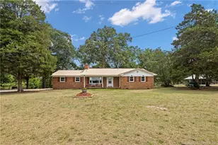 113 Lakeview Dr, Red Springs, NC 28377 - Photo 1