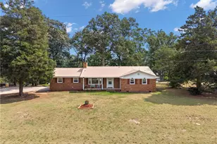 113 Lakeview Dr, Red Springs, NC 28377 - Photo 5