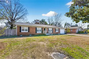 1083 Strickland Bridge Rd, Fayetteville, NC 28304 - Photo 13