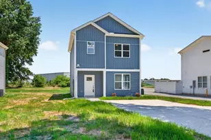 1021 E Harnett St, Dunn, NC 28334 - Photo 3
