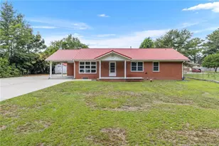 344 S 4th St, Saint Pauls, NC 28384 - Photo 1
