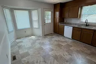 1406 E 11th St, Lumberton, NC 28358 - Photo 3