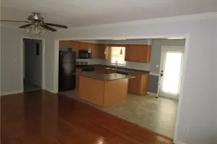1421 Berkshire Rd, Fayetteville, NC 28304 - Photo 3