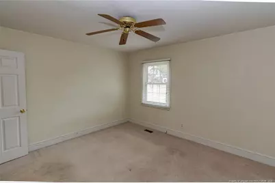 717 W Cutlar Street, Saint Pauls, NC 28384 - Photo 19