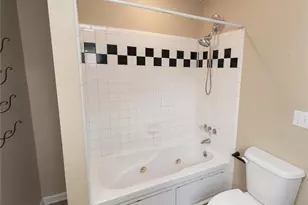 717 W Cutlar St, Saint Pauls, NC 28384 - Photo 23