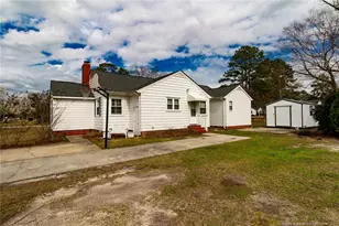 717 W Cutlar St, Saint Pauls, NC 28384 - Photo 3