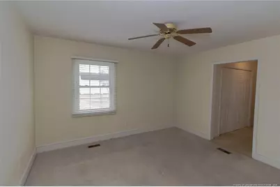 717 W Cutlar Street, Saint Pauls, NC 28384 - Photo 25