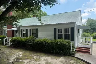 112 N Wright St, Raeford, NC 28376 - Photo 1