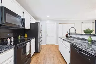 212 Fair Oaks Dr, Fayetteville, NC 28311 - Photo 9