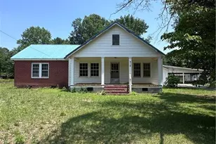 916 Aberdeen Rd, Laurinburg, NC 28352 - Photo 1