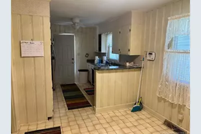 511 E 18 Street E, Lumberton, NC 28358 - Photo 9
