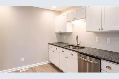 6873 Kingsgate Drive, Fayetteville, NC 28314 - Photo 11
