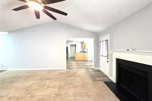 910 Foxhunt Ln, Fayetteville, NC 28314 - Photo 9