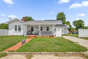 305 E 11th St, Lumberton, NC 28358 - Photo 1