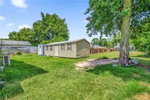 305 E 11th St, Lumberton, NC 28358 - Photo 39