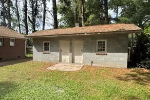 107 S 1st St, Maxton, NC 28364 - Photo 17