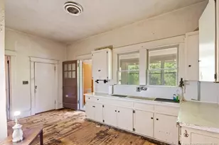 554 W Broad St, Saint Pauls, NC 28384 - Photo 19