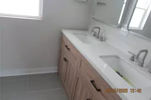 310 N McKay Ave, Dunn, NC 28334 - Photo 9