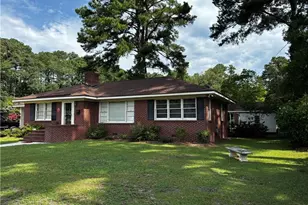 704 W 27th St, Lumberton, NC 28358 - Photo 3