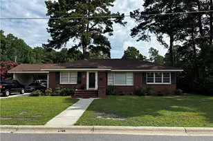 704 W 27th St, Lumberton, NC 28358 - Photo 1