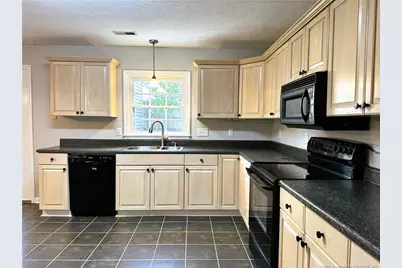 2940 Amelia Drive, Fayetteville, NC 28304 - Photo 11
