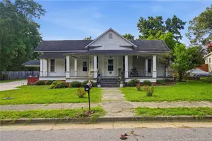 206 E 2nd Ave, Red Springs, NC 28377 - Photo 1