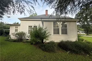 223 W 3rd Ave, Red Springs, NC 28377 - Photo 9