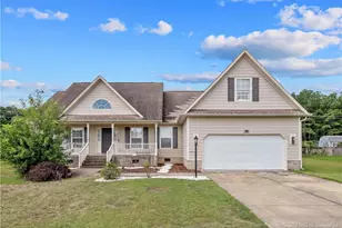 1906 Sunshine Ct, Hope Mills, NC 28348 - Photo 1
