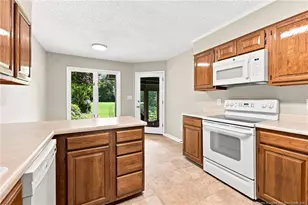 2908 Wedgeview Dr, Fayetteville, NC 28306 - Photo 17